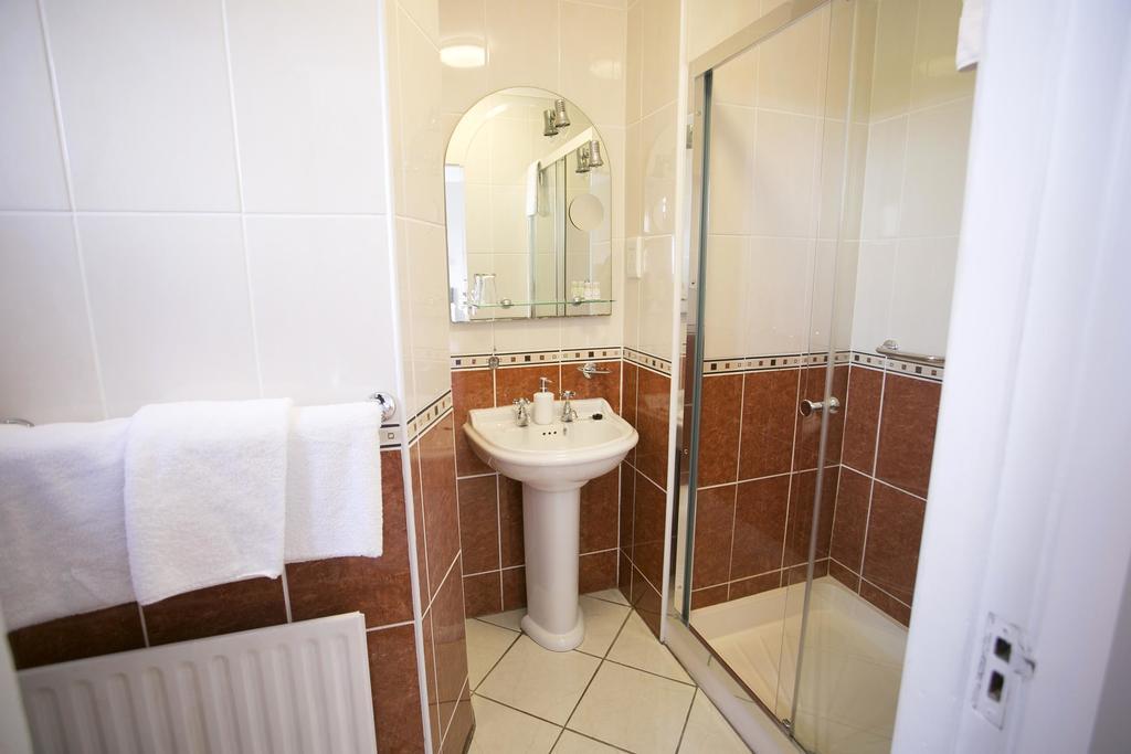 Classic Double Room Shower,1624757033:JPEG